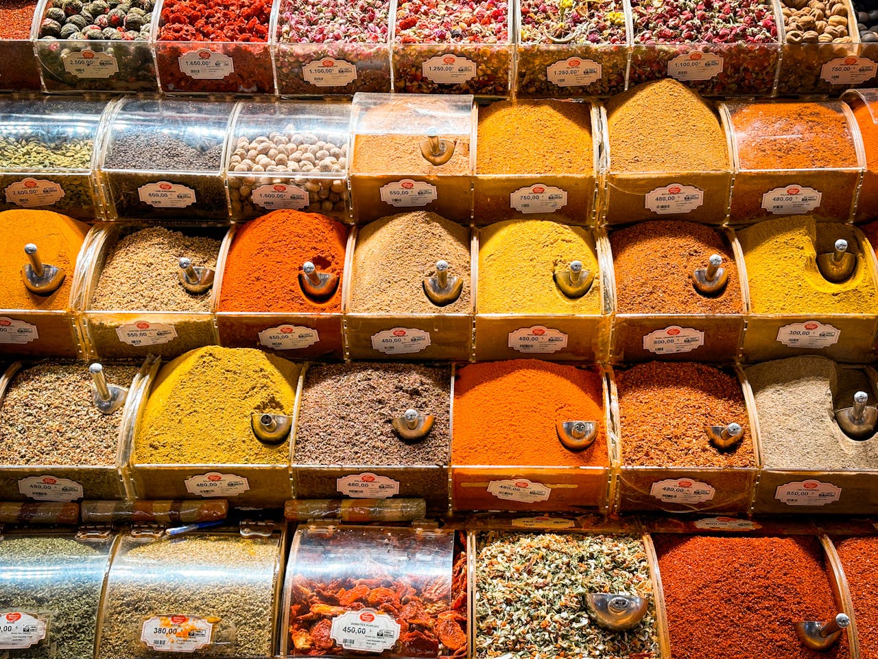 A colorful display of spices at a market in İstanbul, showcasing vibrant hues and diverse aromas.